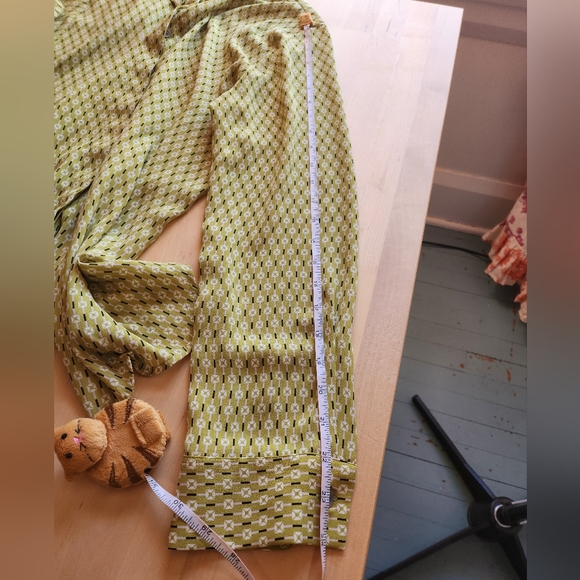 Ann Taylor Factory Chartreuse Lime Green Geometric Button Down Shirt - Picture 6 of 6